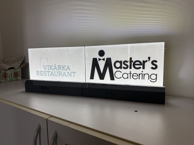 Osvětlené nápisy a 3D loga 