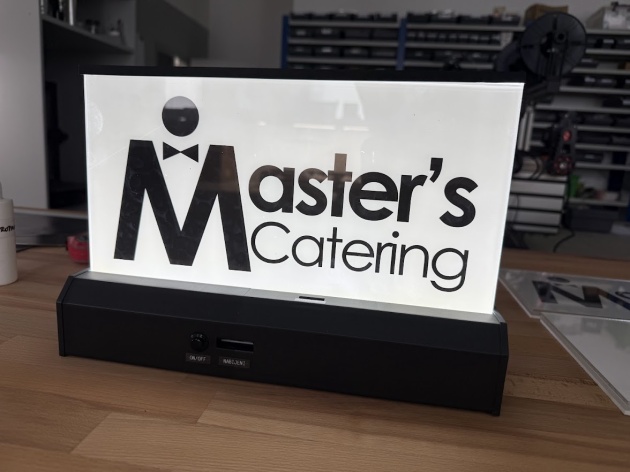 Osvětlené nápisy a 3D loga 